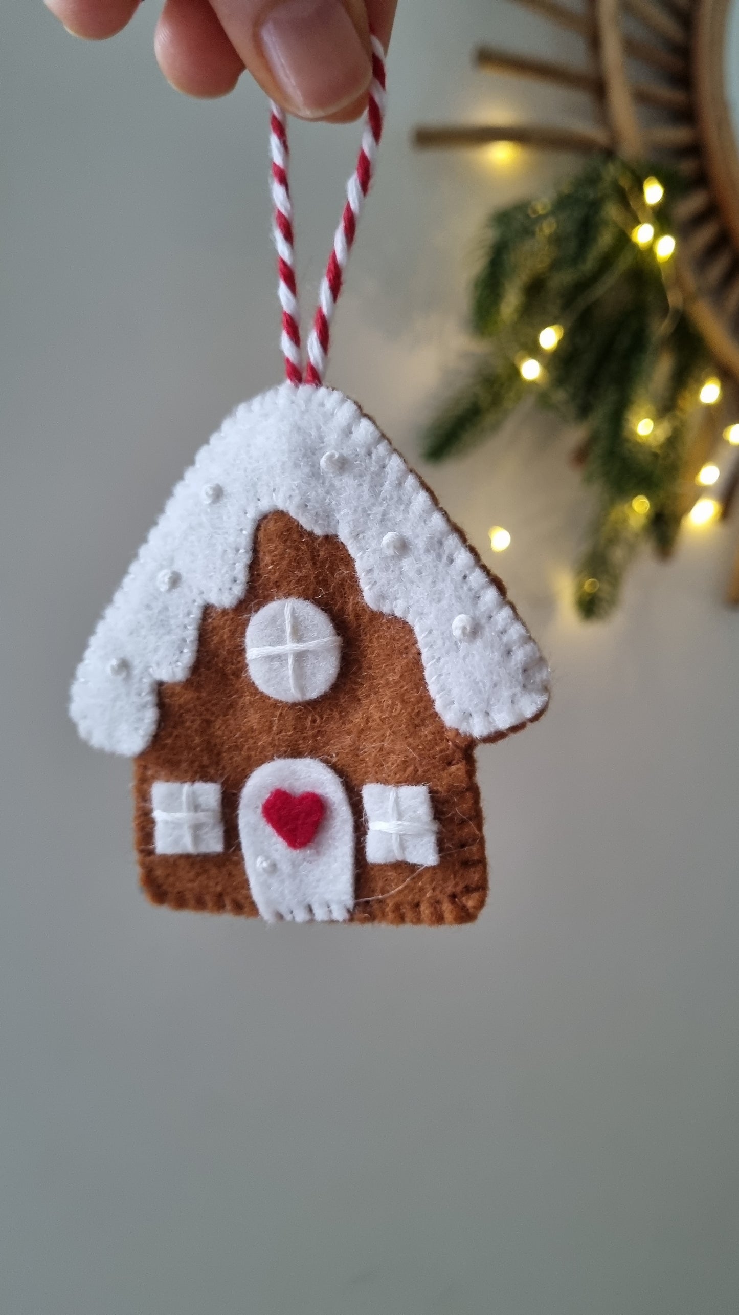 Advent Calendar Gingerbread House PDF pattern