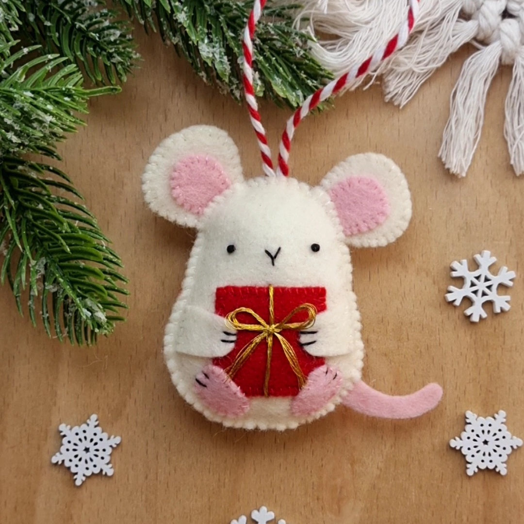 Advent Calendar Mouse with a gift PDF PATTERN